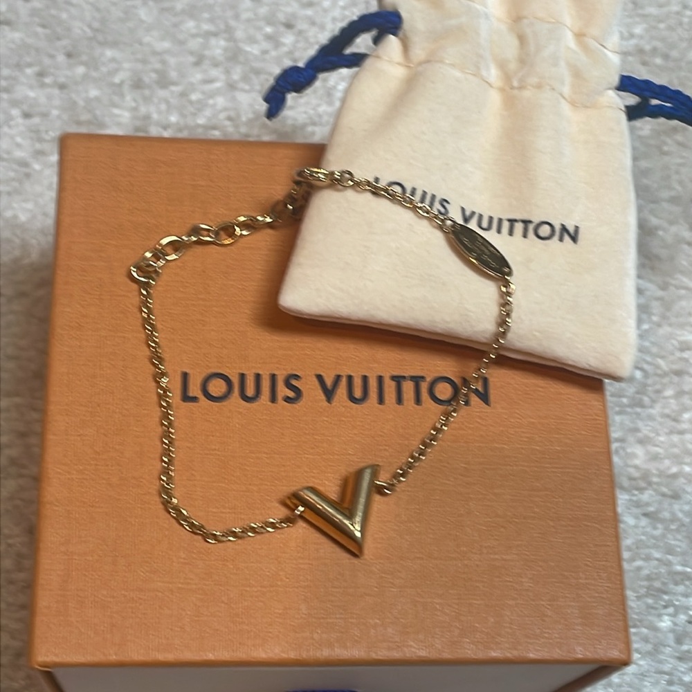 Louis Vuitton Essential V Bracelet